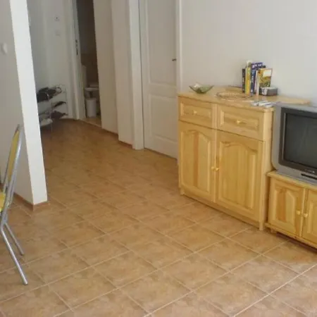 Frontline, 1 Bed, Near To ブルガス